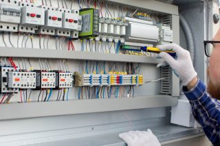 絶縁不良の原因は？確認する方法や4つの対処法を解説